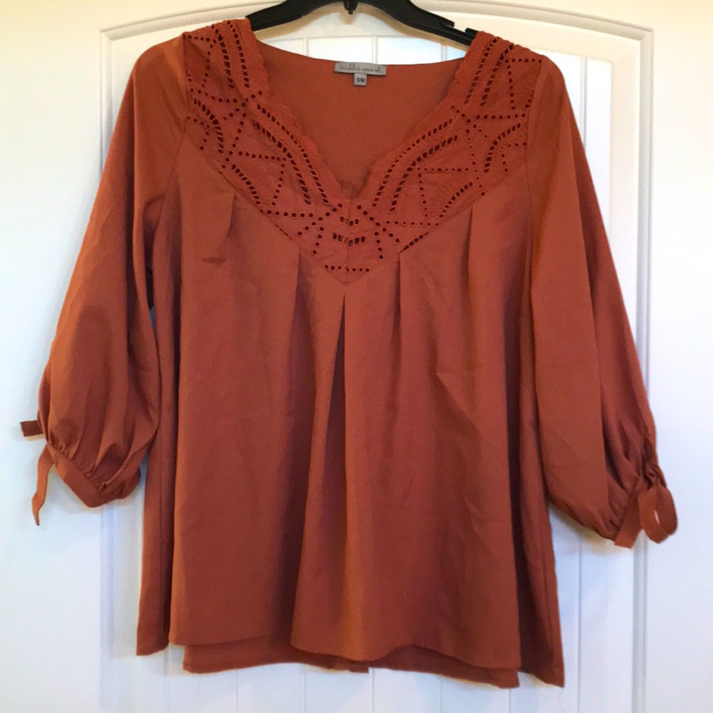 Rust neck detail top